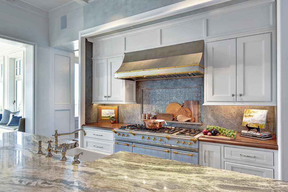 Beach style kitchen photo in Charleston