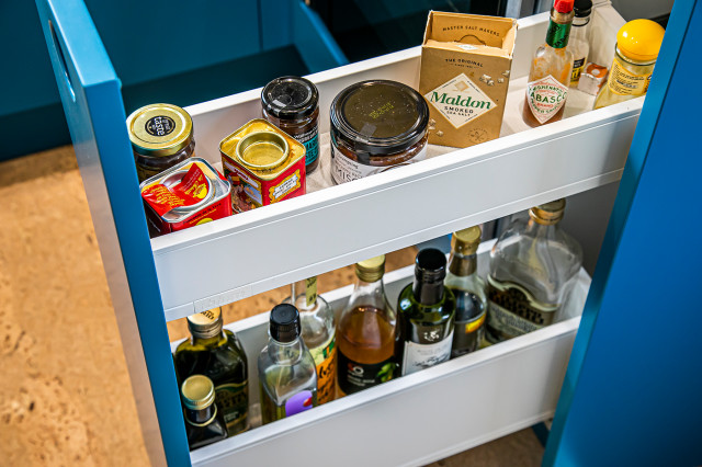 Small kitchen with lots of storage ideas contemporary-koek