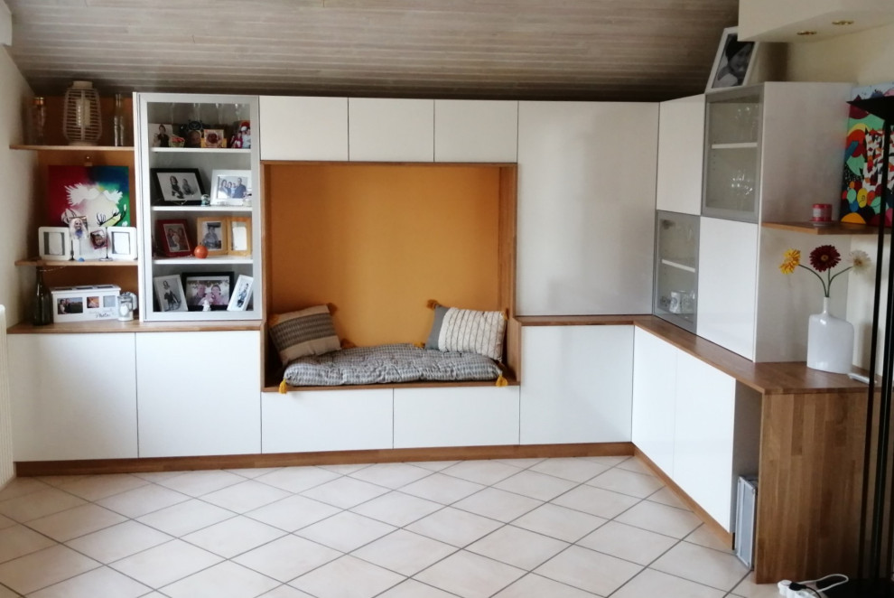 Cette image montre une salle à manger design.