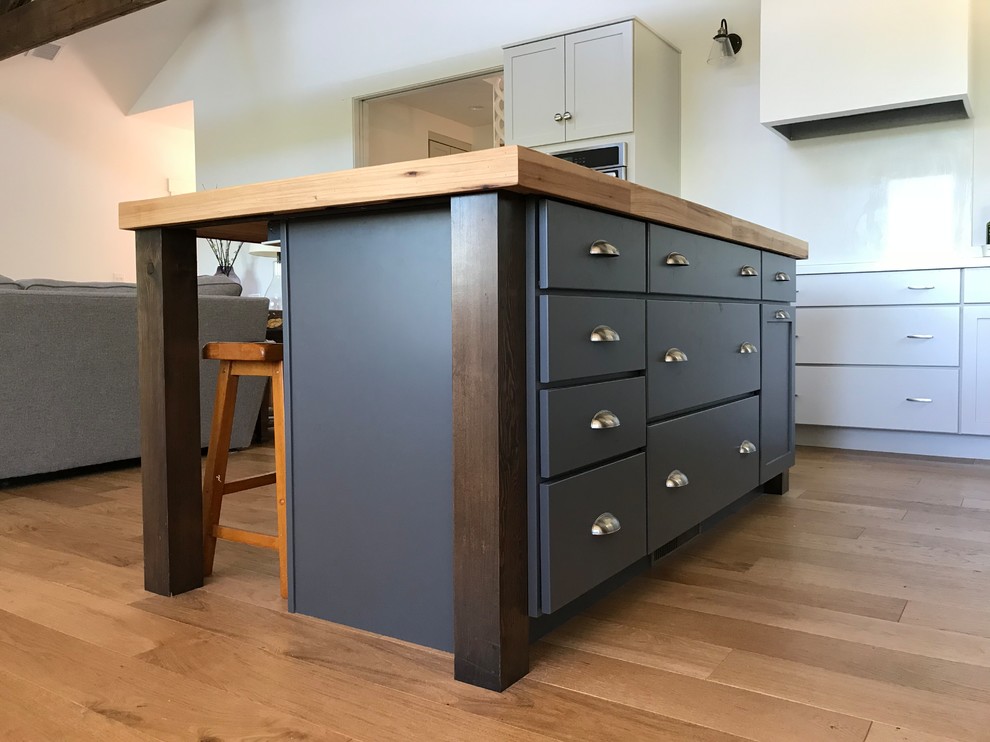 Transitional kitchen photo in Phoenix