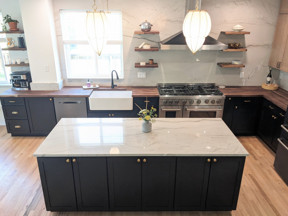 Kitchen - transitional kitchen idea in Denver