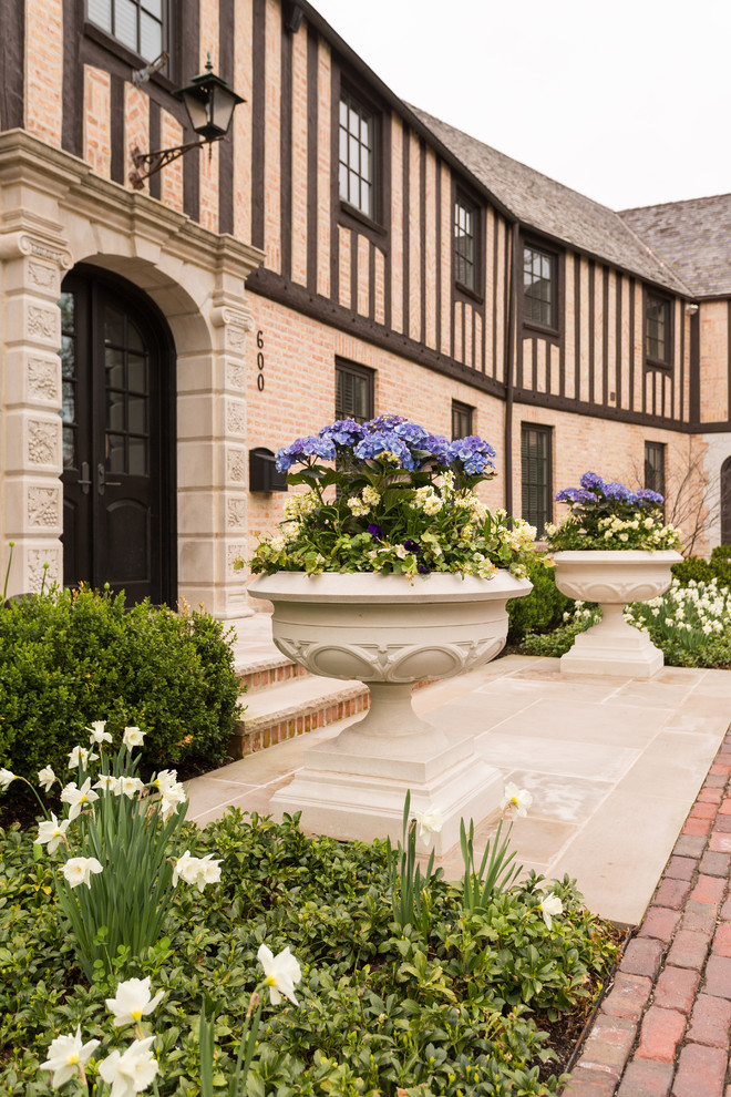 Inspiration for a large traditional front yard full sun garden for spring in Chicago with natural stone pavers and with flowerbed.