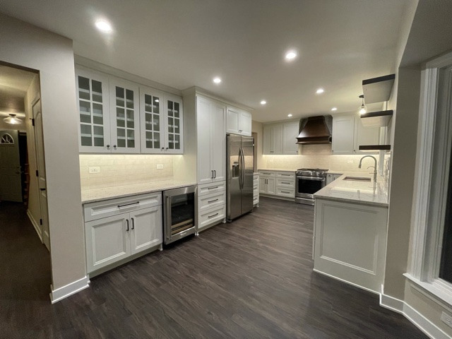 Inspiration for a transitional kitchen remodel in Chicago