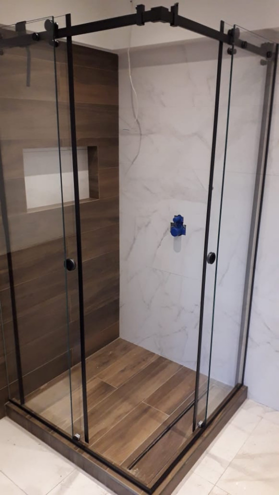 Стеклянная перегородка для душа