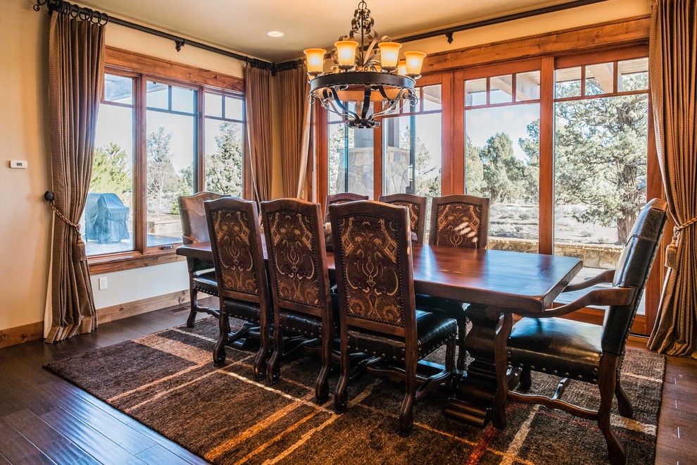 Dining room - mid-sized rustic dining room idea