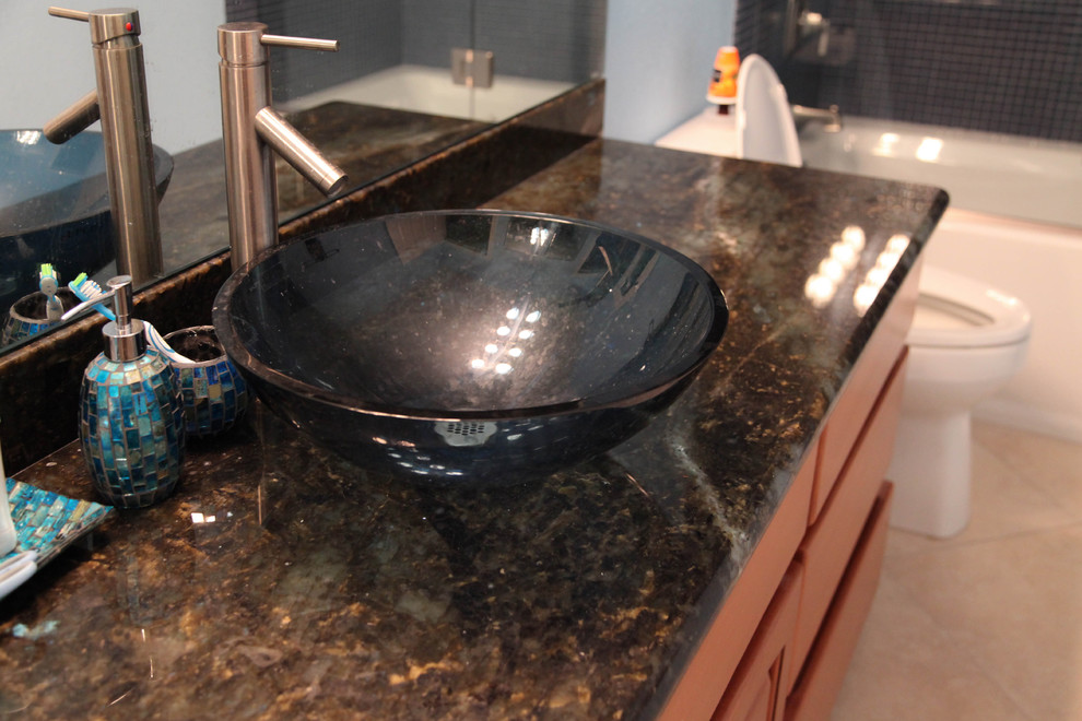 Example of a trendy bathroom design in Phoenix