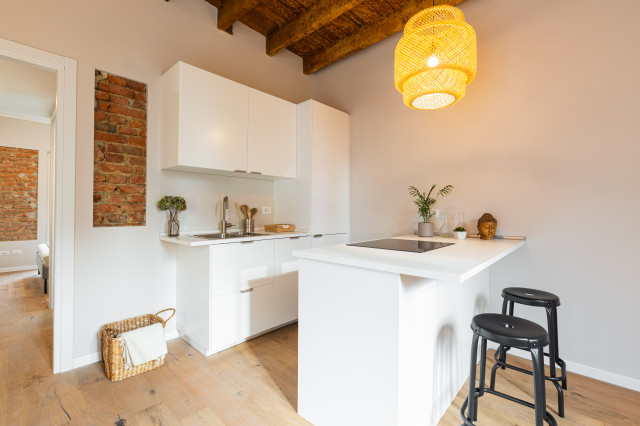 Soggiorno con cucina a vista mediterranean-living-room