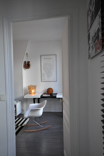 2 pieces place Des Vosges Paris eclectic-living-room