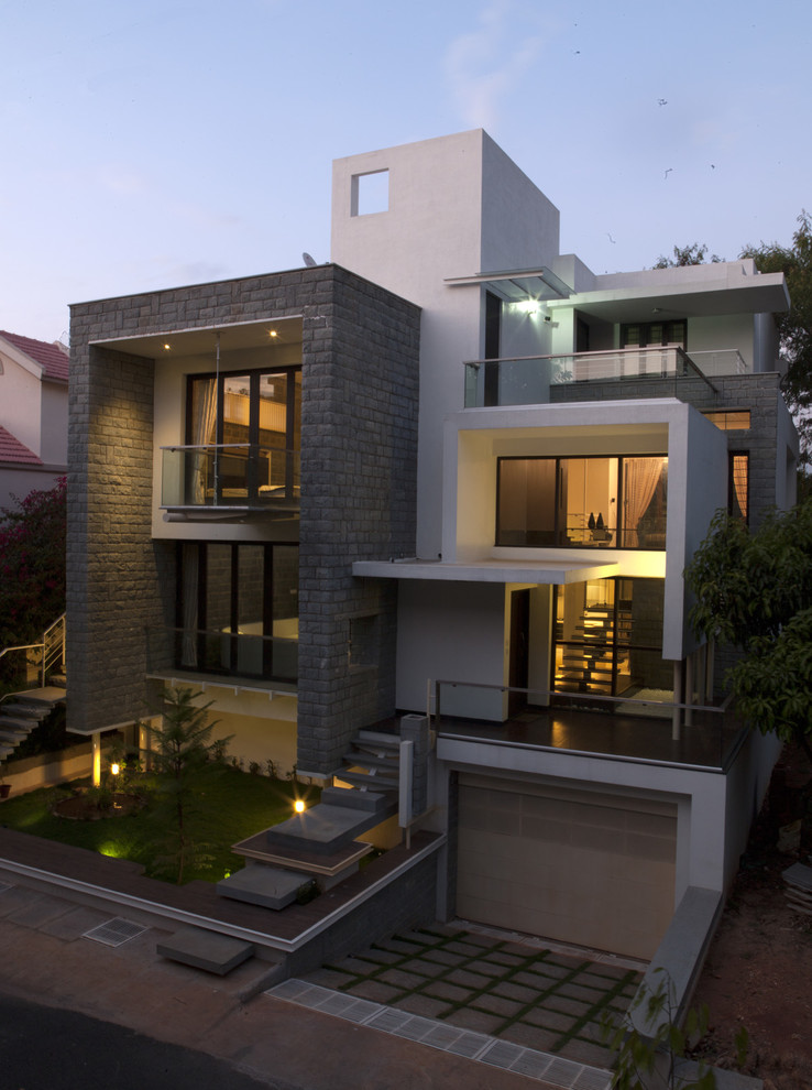 Contemporary exterior in Bengaluru.