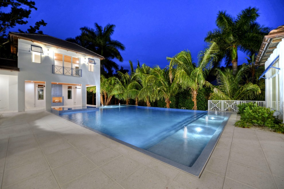 Transitional pool photo in Miami
