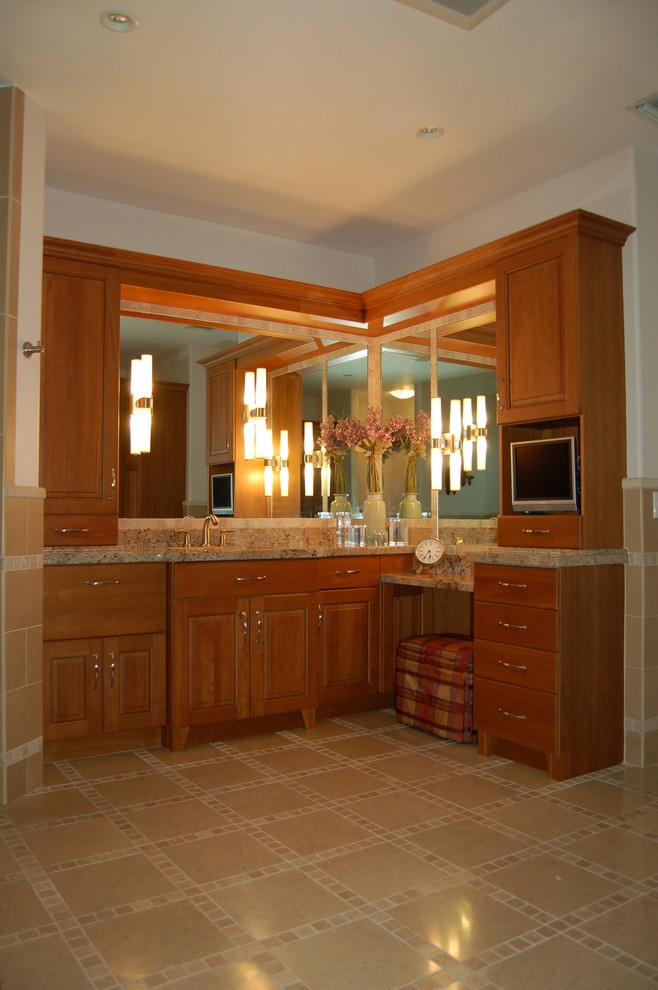 Transitional home design photo in Miami