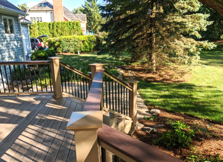 Backyard deck photo in Chicago