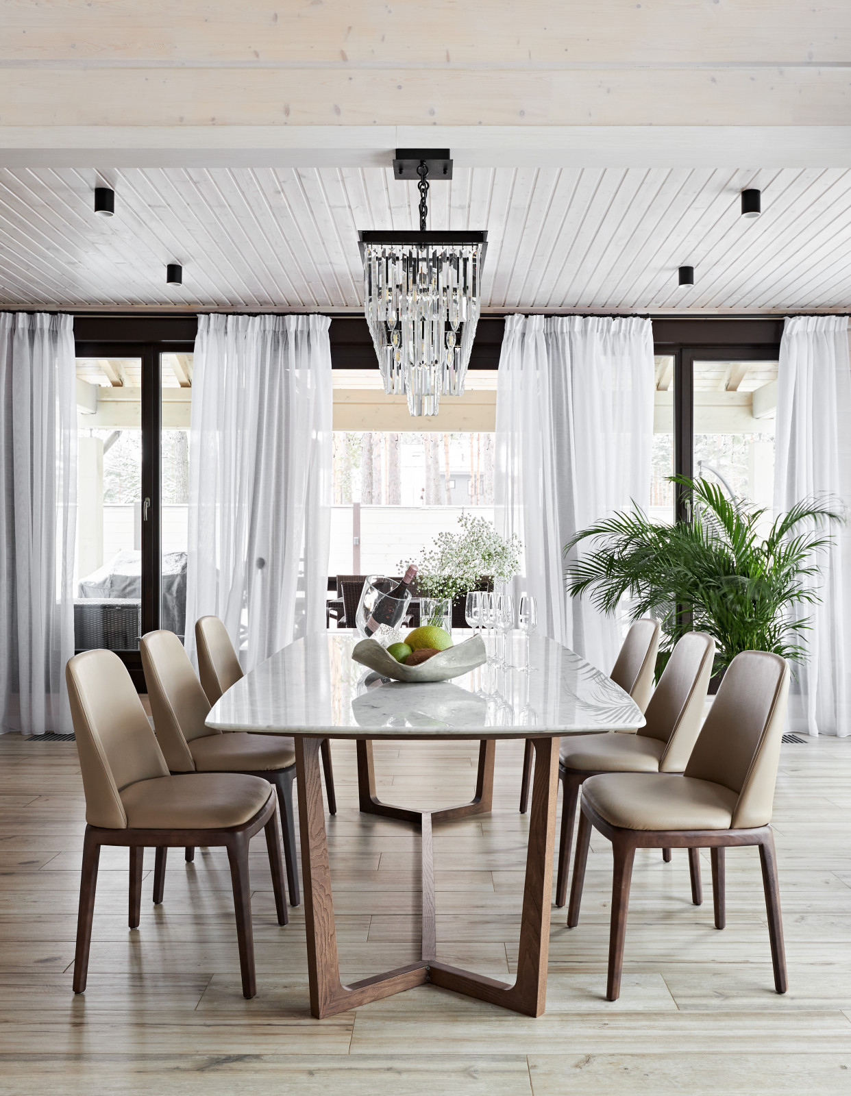 Современный загородный дом для большой семьи