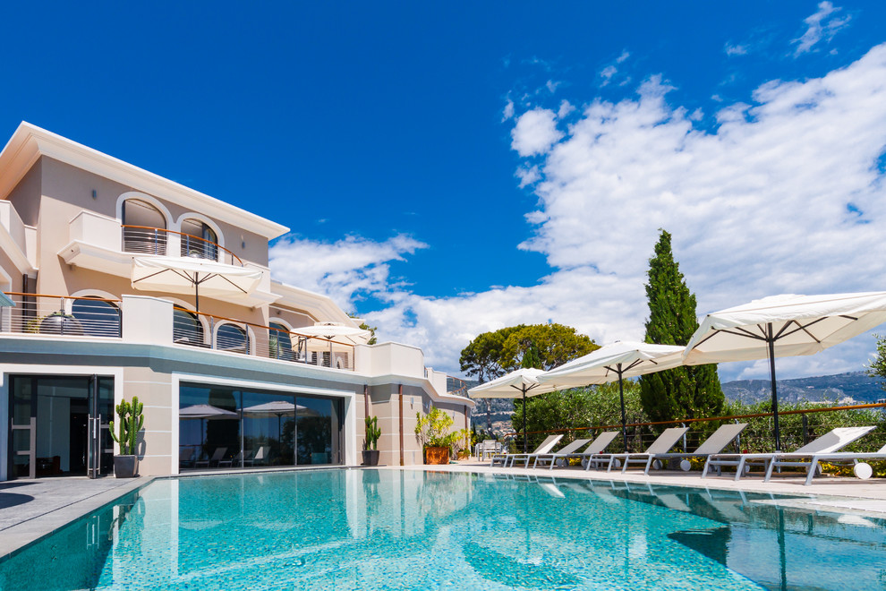 Large mediterranean custom-shaped pool in Nice.