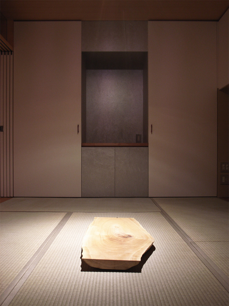 Photo of a modern living room in Tokyo Suburbs with beige walls and tatami floors.