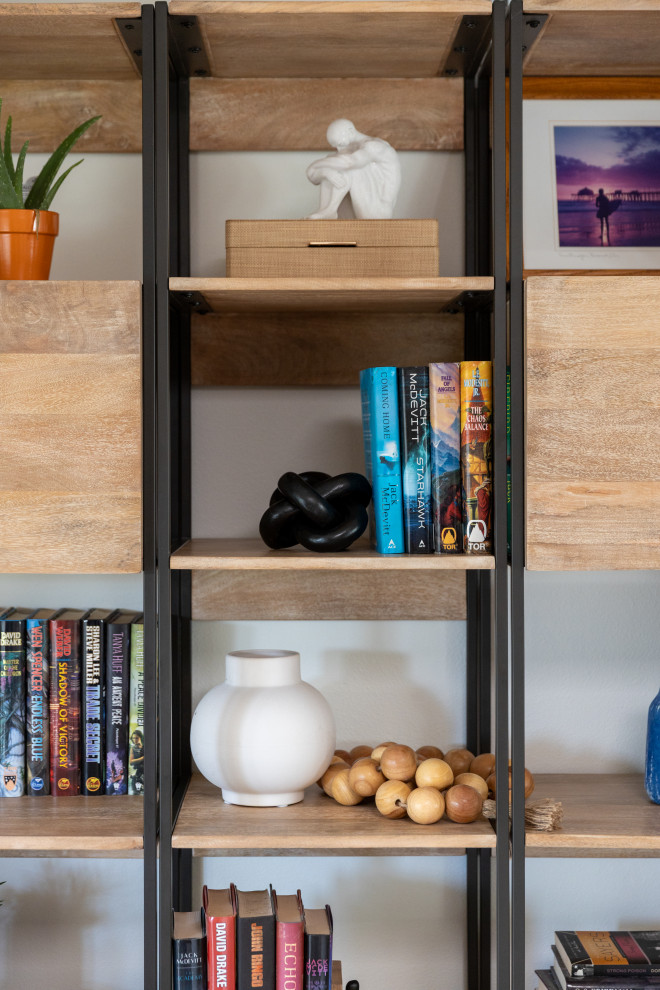 Transitional home design photo in Orange County