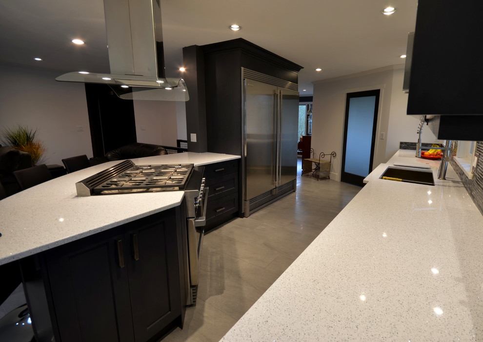 Abbotsford Renovation - Modern - Kitchen - Vancouver - by Nova Kitchens