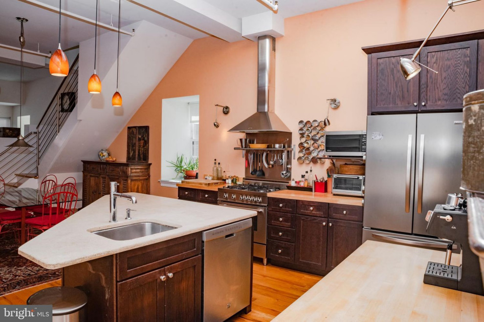 Kitchen - transitional kitchen idea