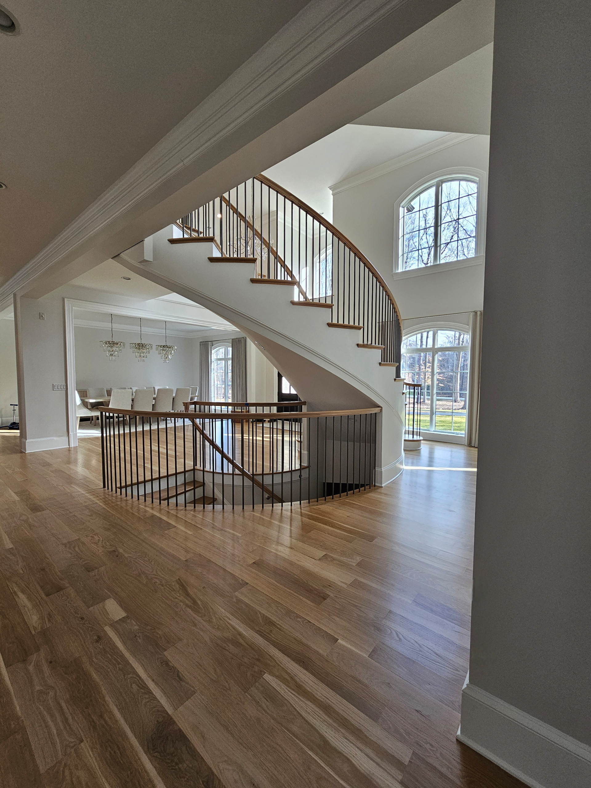 116_Elegant & Eye-catching Curved Staircase, Leesburg VA 20175