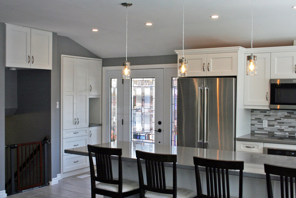 Transitional kitchen photo in Toronto