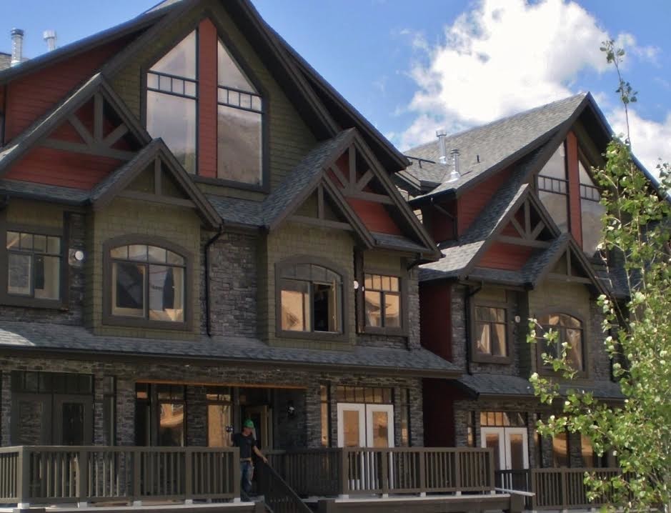 Home design - transitional home design idea in Calgary