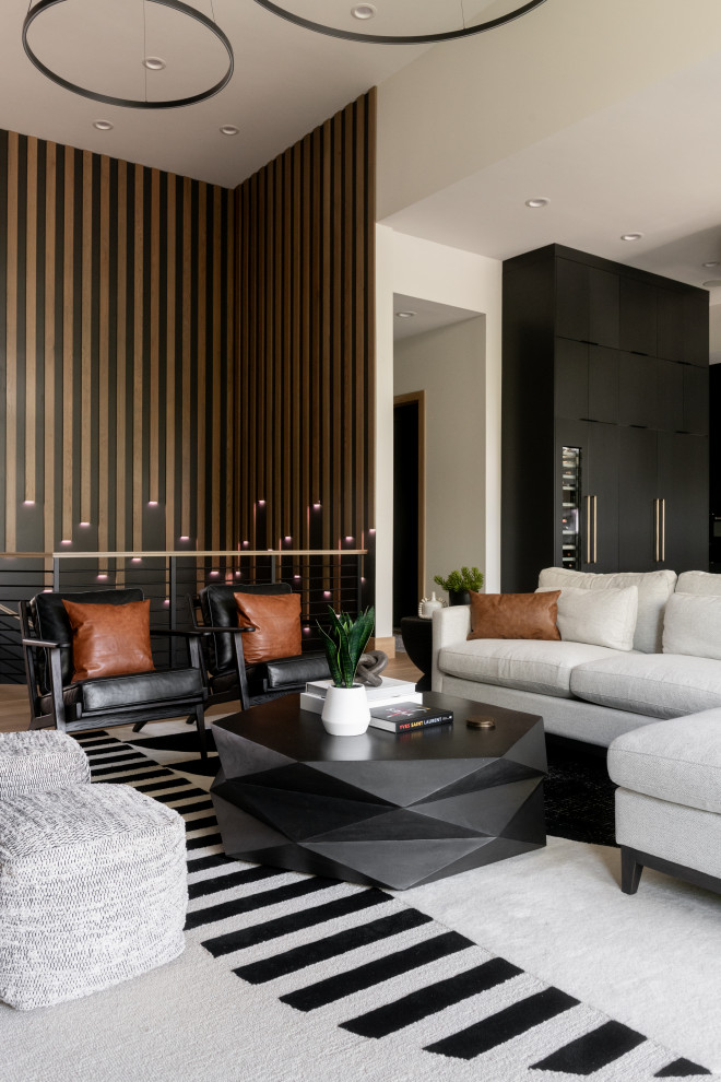 Inspiration pour une très grande salle de séjour minimaliste ouverte avec parquet clair, un manteau de cheminée en carrelage, un téléviseur fixé au mur, un sol marron et du lambris.