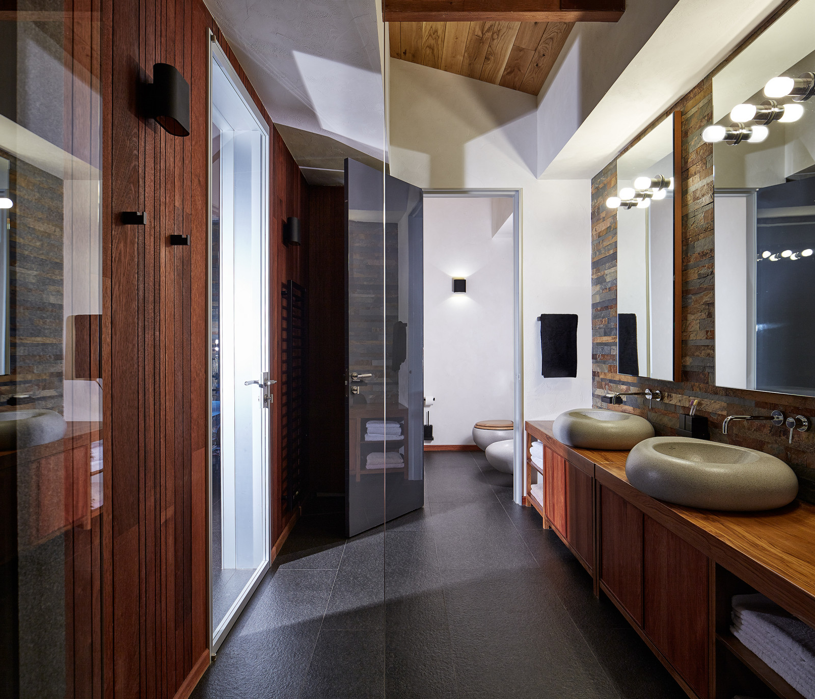 Дом на реке | Barn by a River