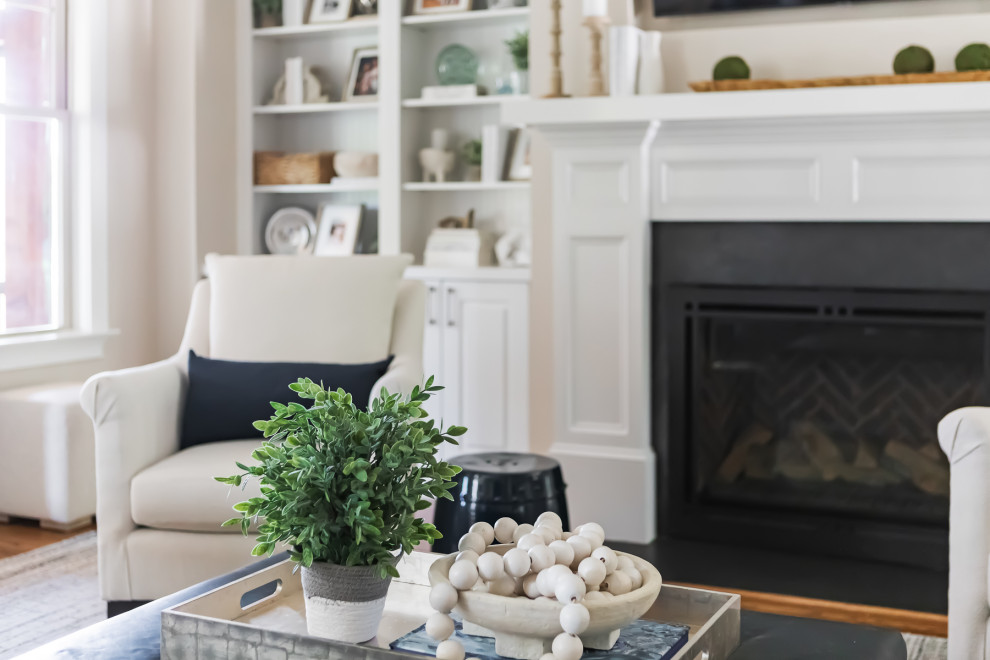 Transitional living room photo in Raleigh