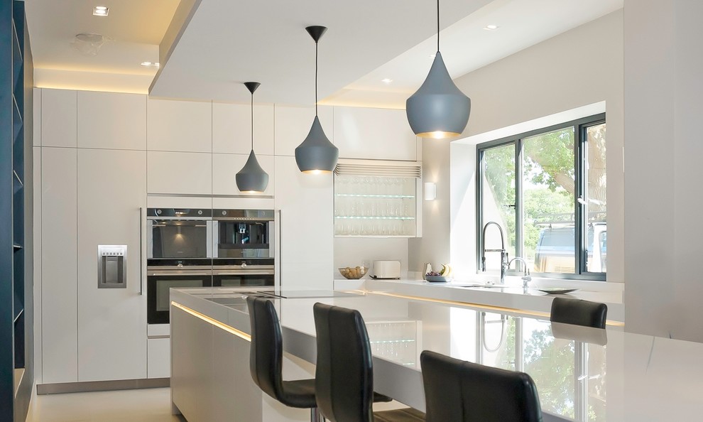 This is an example of a modern kitchen in Sussex.