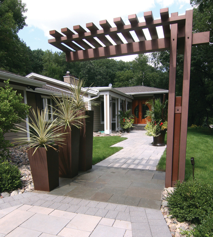 Inspiration for a mid-sized traditional front yard garden in Minneapolis with a garden path and concrete pavers.