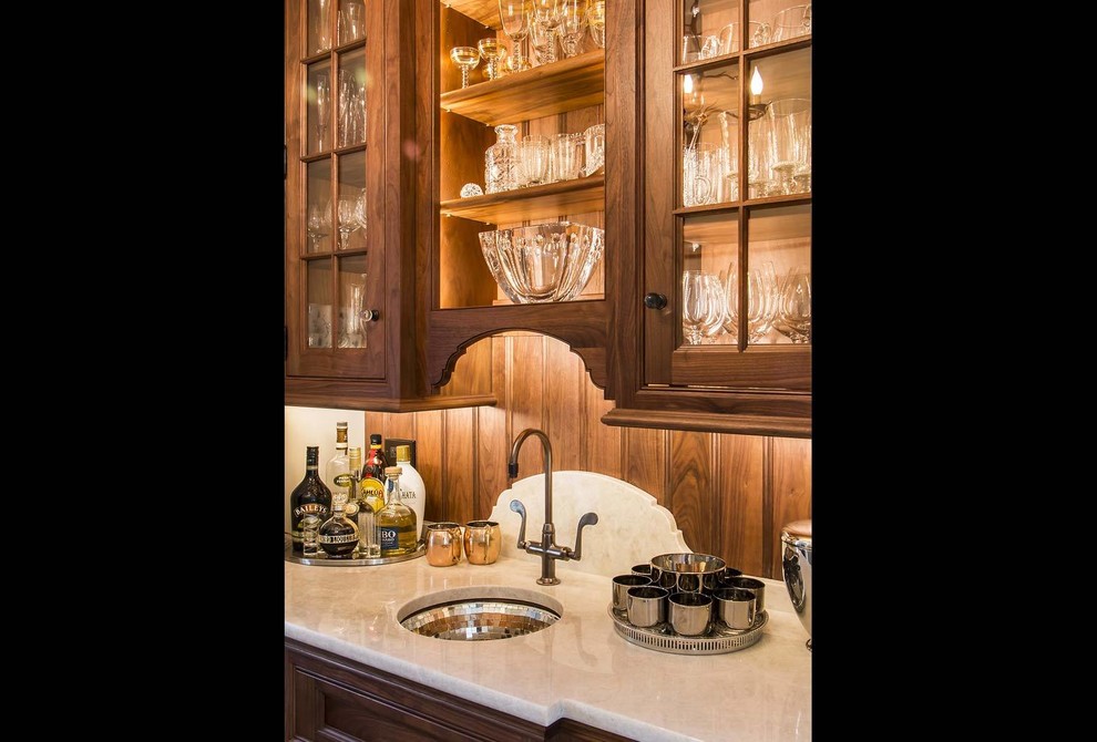 This is an example of a small traditional home bar in Chicago.