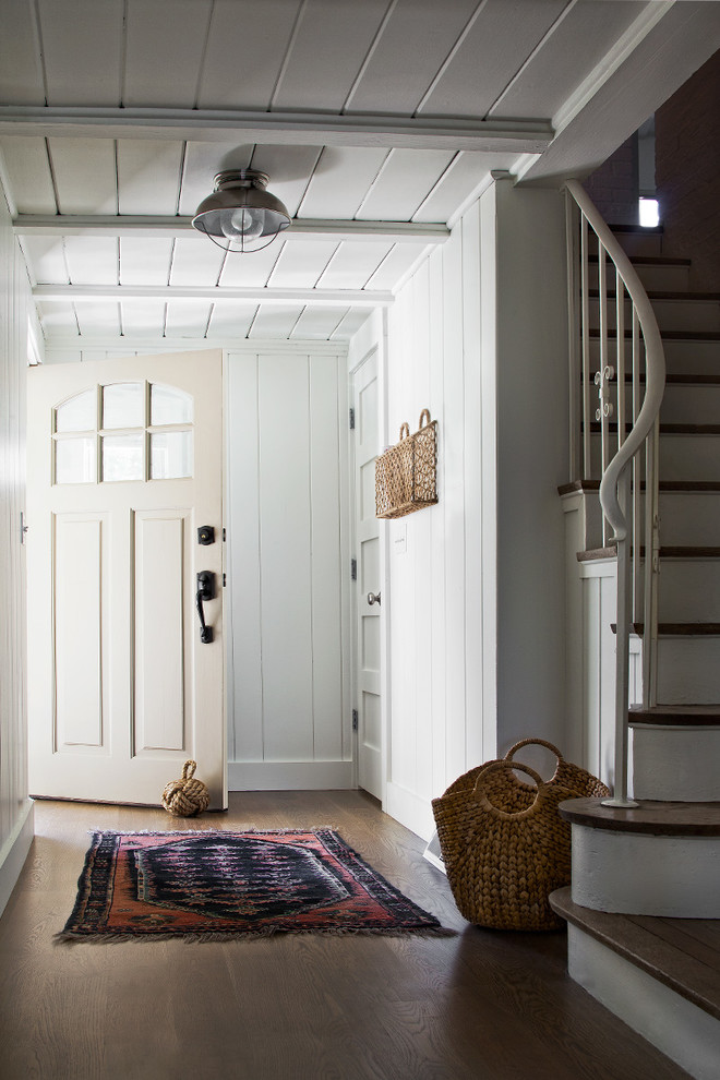 Entryway - contemporary entryway idea in Milwaukee