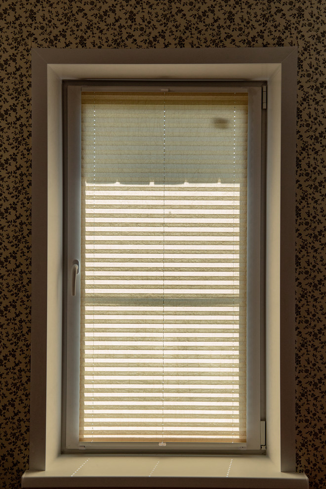 Плиссе на окно в коттедж