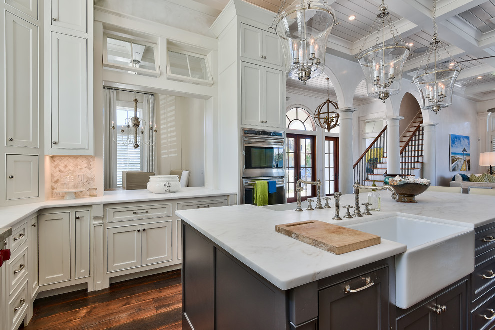 Inspiration for a beach style kitchen in Jacksonville.