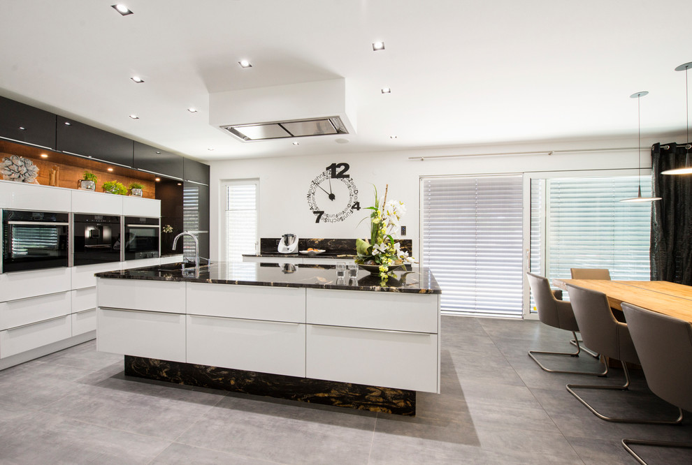 This is an example of a contemporary kitchen in Nuremberg.