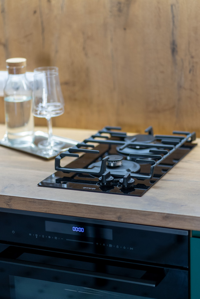 Как из однушки 45 кв.м сделать двушку с гардеробом и акцентной изумрудной кухней