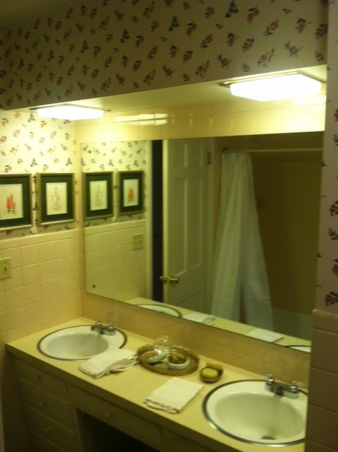 Alcove bathtub - small traditional white tile and ceramic tile medium tone wood floor alcove bathtub idea with an undermount sink, raised-panel cabinets, white cabinets, quartz countertops, a two-piece toilet and yellow walls