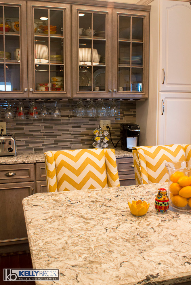 Example of a mid-sized transitional u-shaped dark wood floor eat-in kitchen design in Cincinnati with an undermount sink, flat-panel cabinets, gray cabinets, quartz countertops, gray backsplash, glass tile backsplash, stainless steel appliances and an island