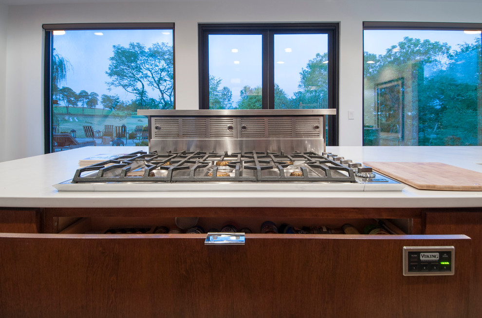 Transitional home design photo in Columbus
