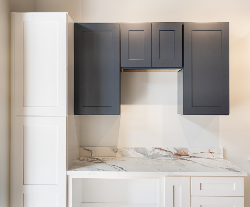 Minimalist kitchen photo in Chicago