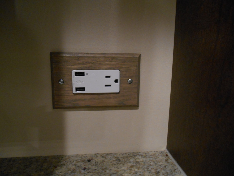 Example of a mid-sized transitional l-shaped medium tone wood floor eat-in kitchen design in Birmingham with a single-bowl sink, flat-panel cabinets, medium tone wood cabinets, granite countertops, stone slab backsplash, paneled appliances, beige walls and an island