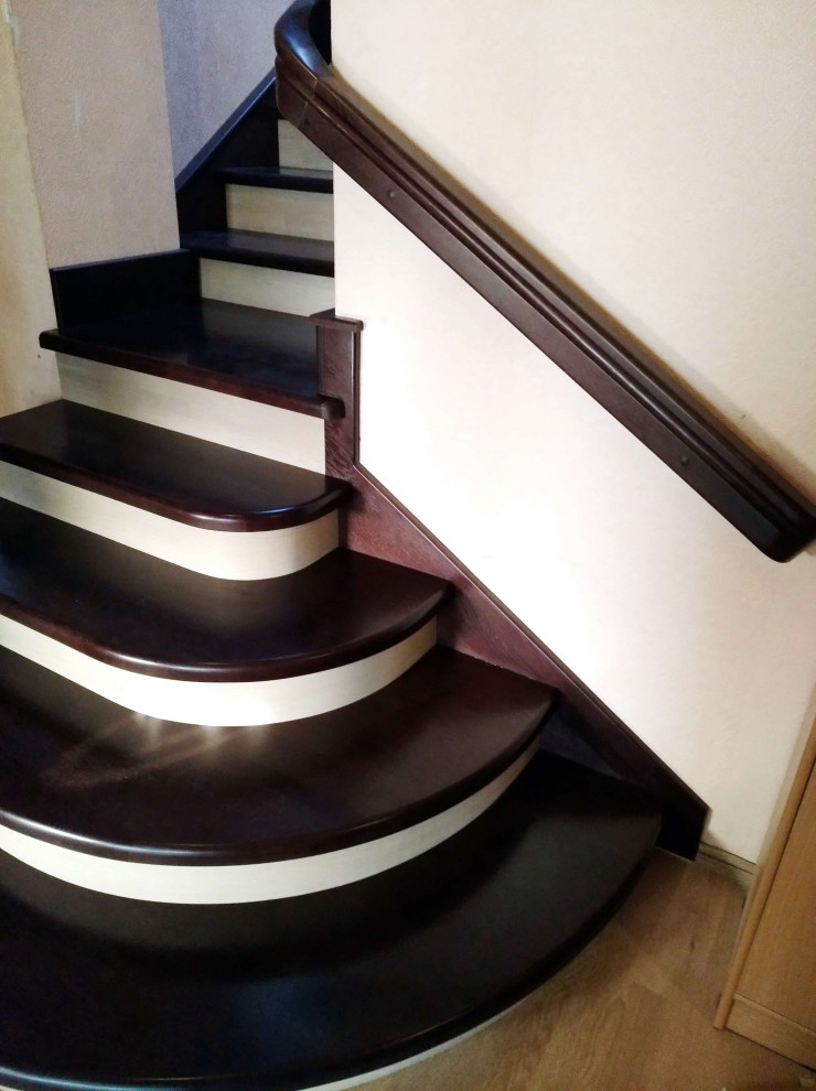 Лестница из дуба, обшивка каркаса