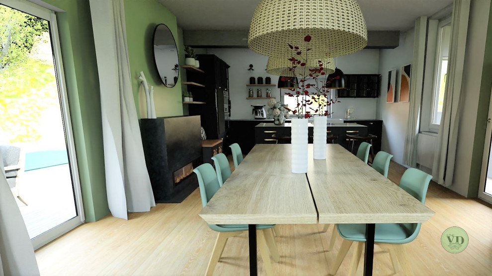 This is an example of a large eclectic dining room in Reims.