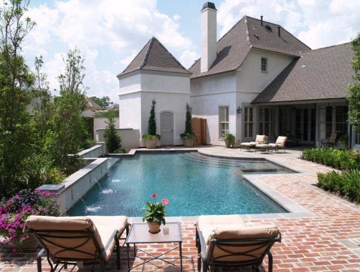 Inspiration for a traditional pool in New Orleans.
