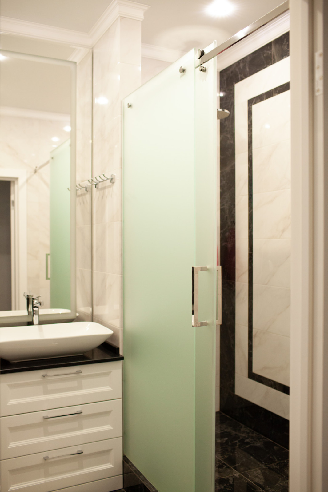 квартира в черно белых тонах