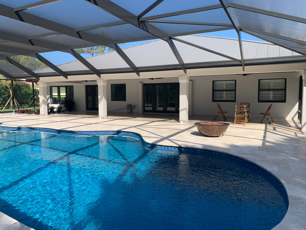 Transitional pool photo in Miami