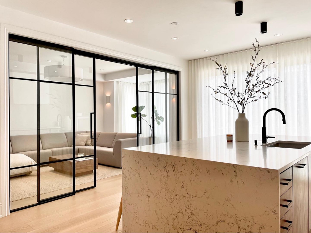 Door & Glazing System (Screens, Sliding & Hinged) Modern Kitchen