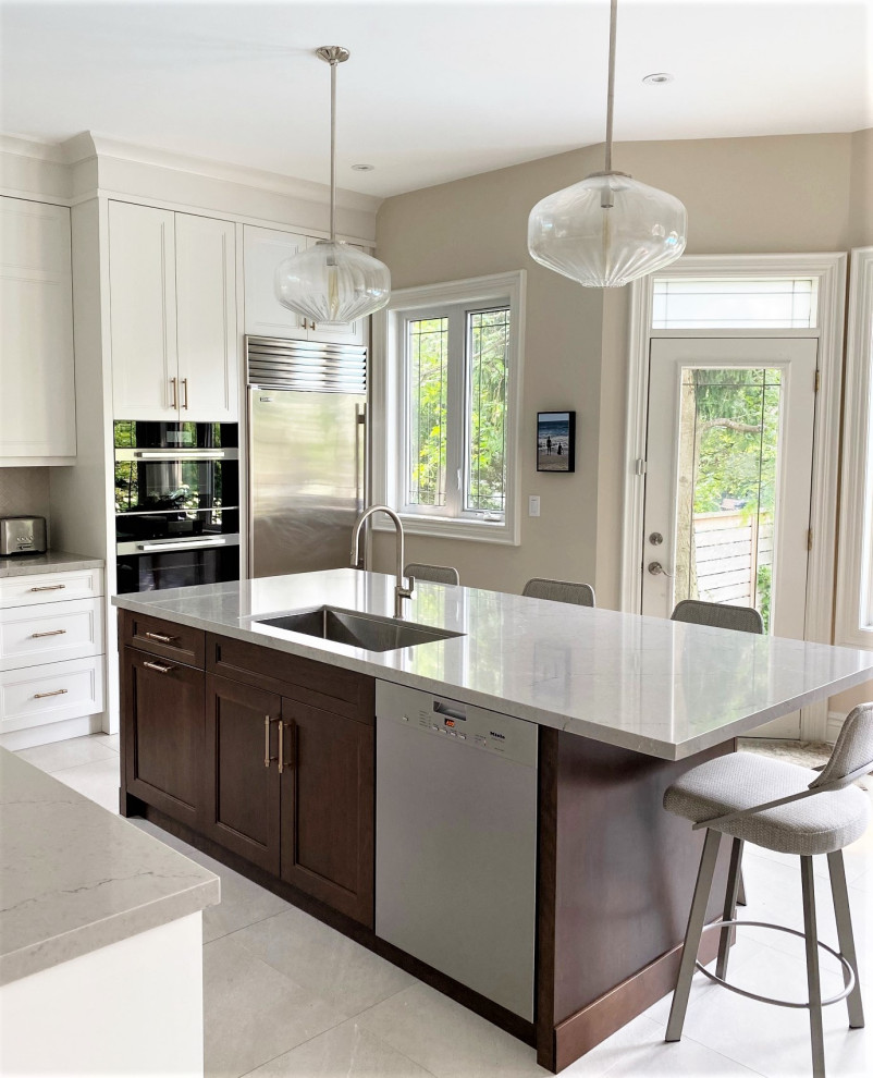 Mid-sized transitional porcelain tile open concept kitchen photo in Toronto with an undermount sink, recessed-panel cabinets, white cabinets, quartz countertops, gray backsplash, porcelain backsplash, stainless steel appliances, an island and gray countertops
