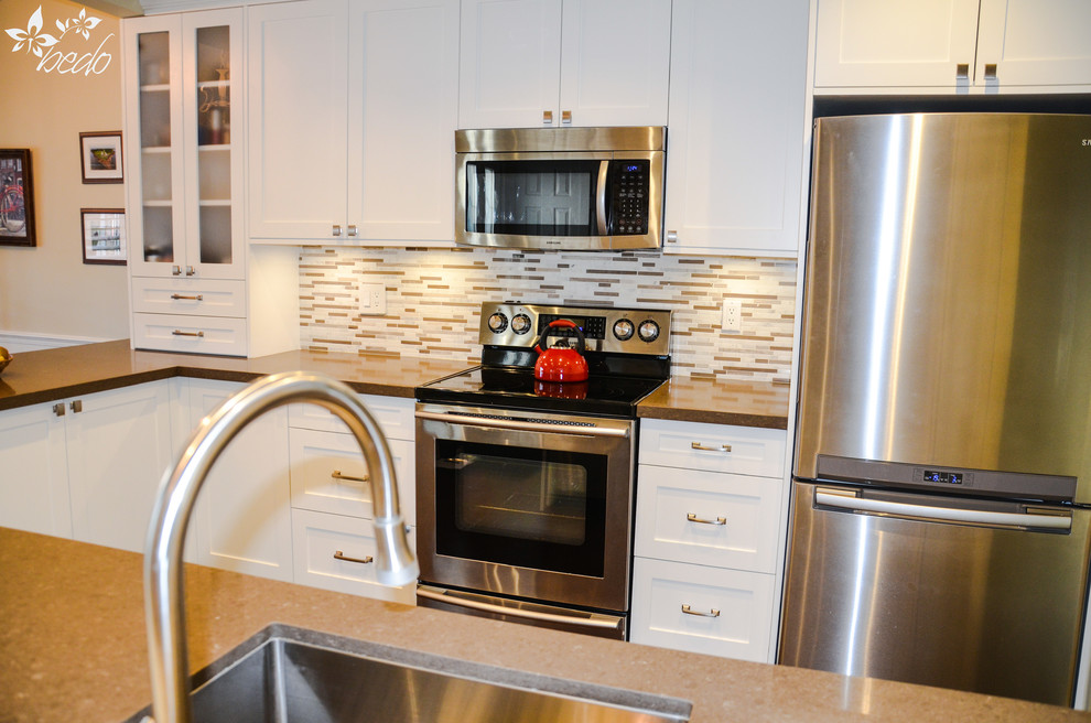 Inspiration for a transitional kitchen remodel in Toronto