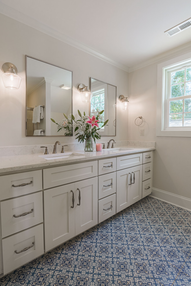 Inspiration for a mid-sized transitional master bathroom in Other with shaker cabinets, white cabinets, an alcove shower, a one-piece toilet, beige walls, ceramic floors, an undermount sink, quartzite benchtops, blue floor, a sliding shower screen, white benchtops, a double vanity and a built-in vanity.